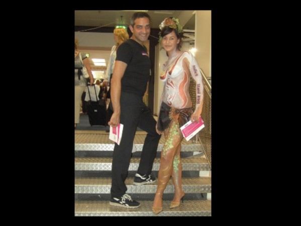 Bodypainting-Werbung-Flyer-tragen Bodypainting-Werbung-Flyer-tragen