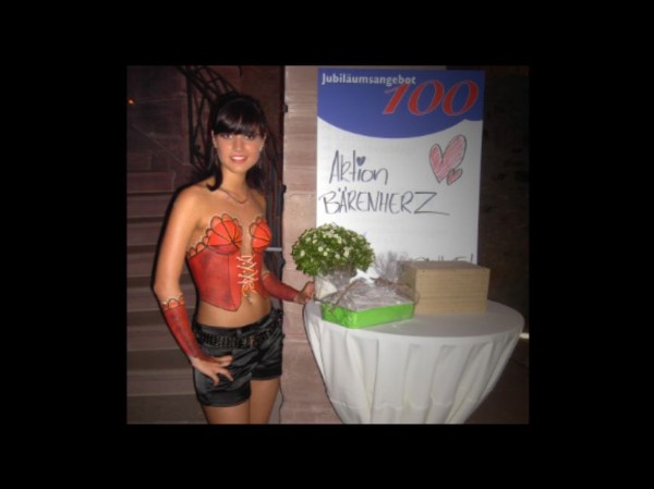 Bodypainting-Model-sammelt-Spenden Bodypainting-Model-sammelt-Spenden