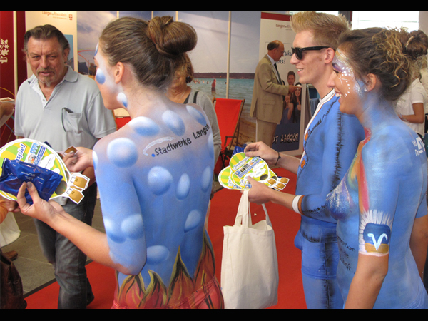 Stadtwerke und Volksbank Langen bei der IGEVA Bodypainting