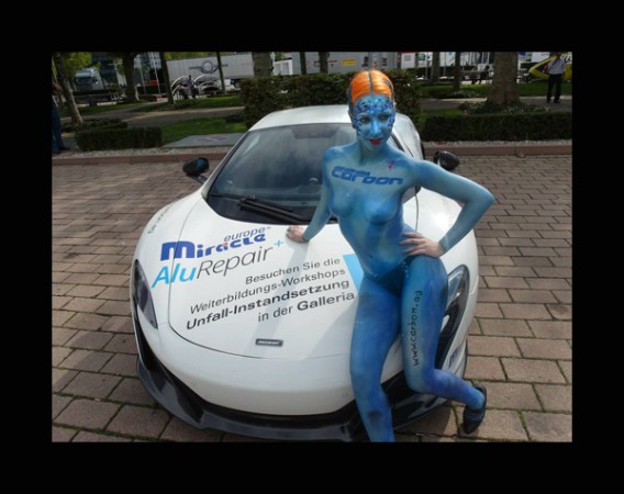 Bodypainting-carbon-Automesse Bodypainting-carbon-Automesse