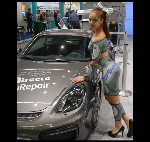 Bodypainting-Messe-Frankfurt-Automesse-Carbon Bodypainting-Messe-Frankfurt-Automesse-Carbon